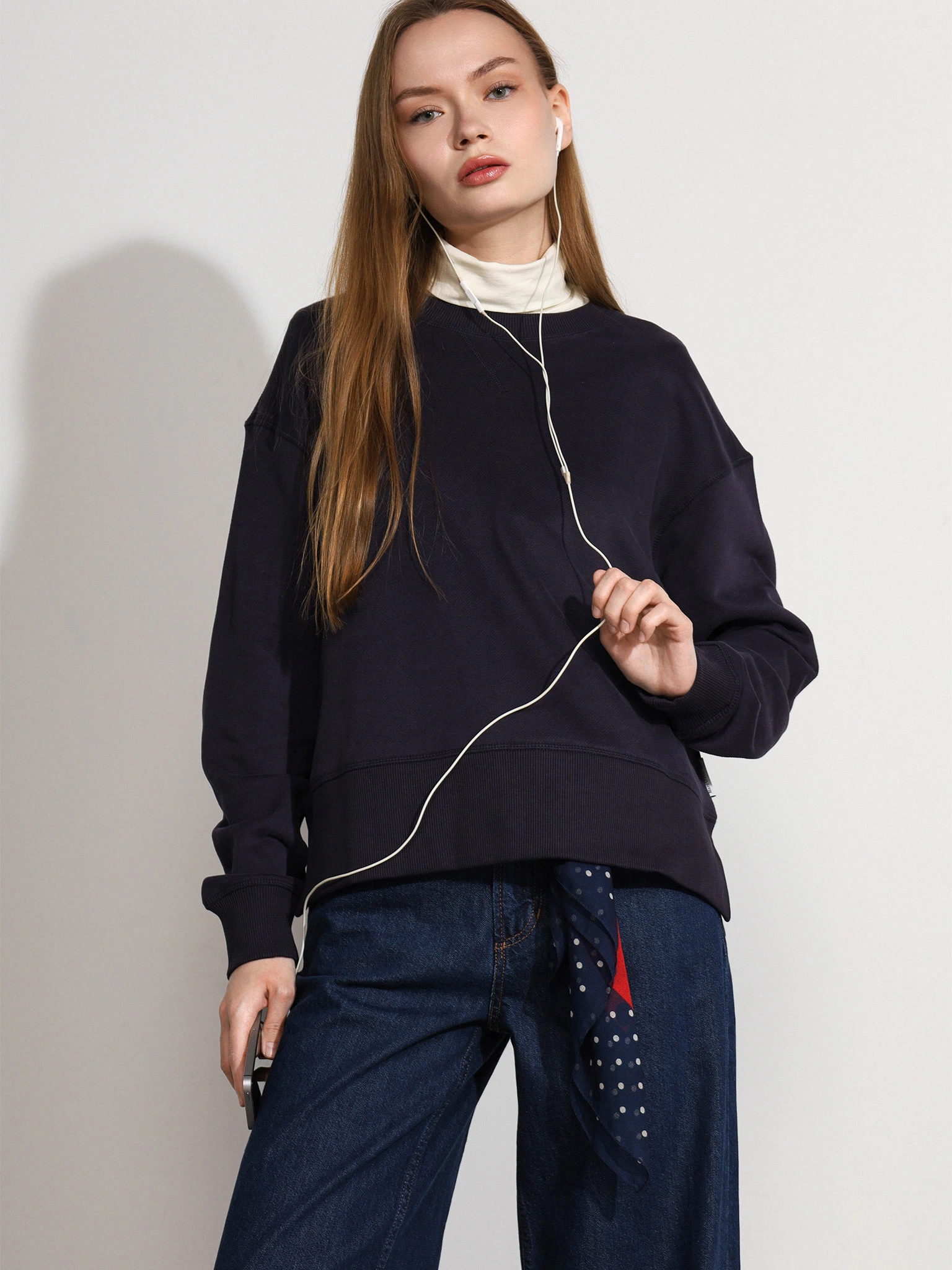 Толстовка темно-синего цвета из смесового хлопка